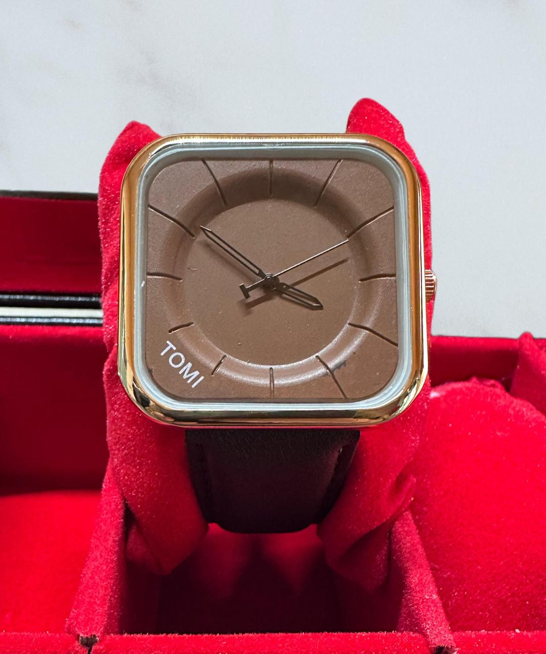 Stylish Men's & Unisex Quartz Watch Water Resistant