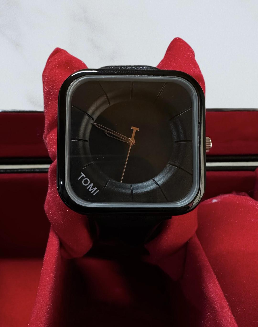 Stylish Men's & Unisex Quartz Watch Water Resistant
