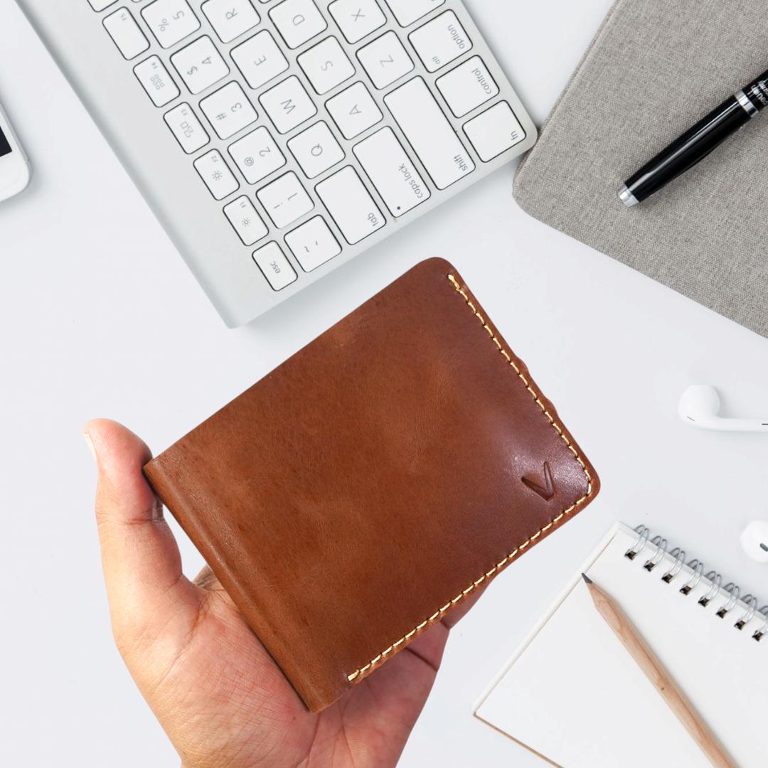 Men's Brown Leather Bi-Fold Wallet with RFID Protection